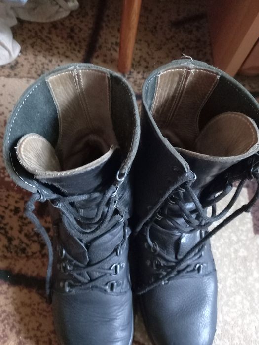 Чоботи армії Швейцарії.