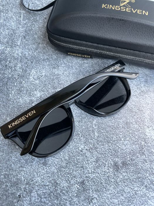 Сонцезахисні окуляри унісекс з чохлом