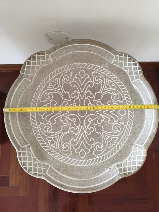 Mesa com geometria de centro