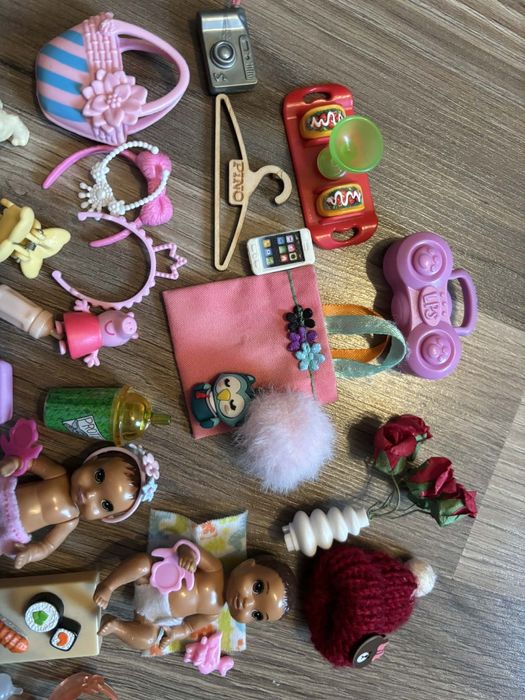 Walizka pełna akcesoriów dla lalek Barbie