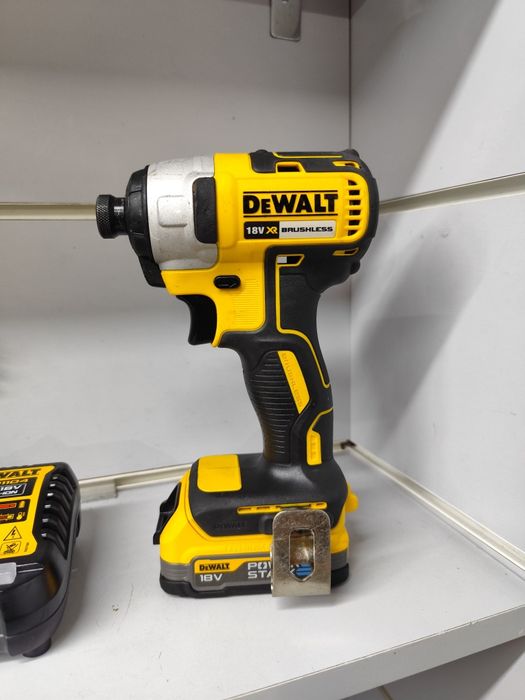 DeWal DCF 787 вживаний безщітковий акумуляторний імпакт Деволт оригіна