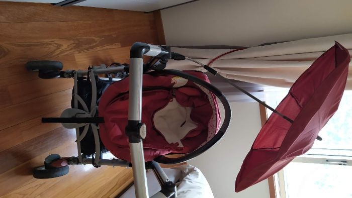 Oportunidade Carrinho de Bebe + Ovo com base+ acessórios