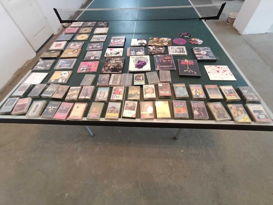 Kolekcja kaset i płyt CD oraz dvd