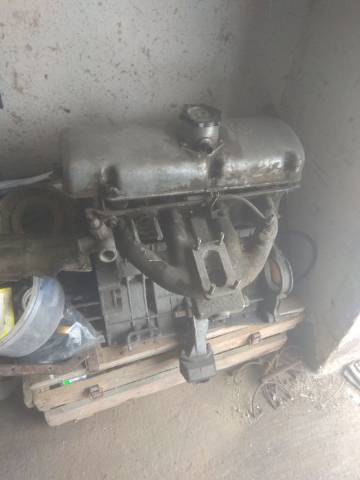 Запчасти на двигатель.