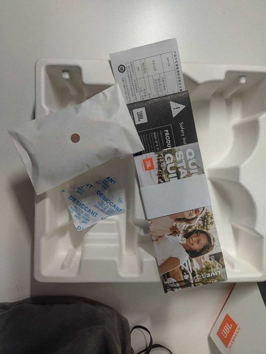 Auscultadores Bluetooth JBL Live 670NC