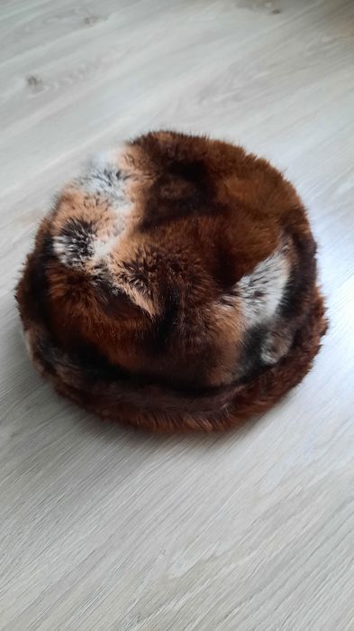 Czapka ze sztucznego futerka obwód 56cm