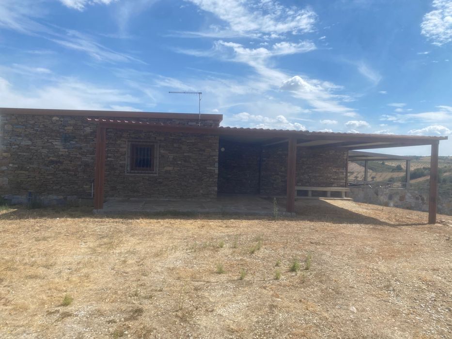 Quinta Mirandela com casa t3 em xisto e Olival