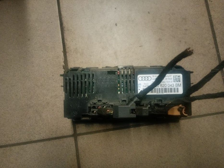 Panel klimatyzacji Audi A4 B7(2004-2008)8E0.820.043.BM