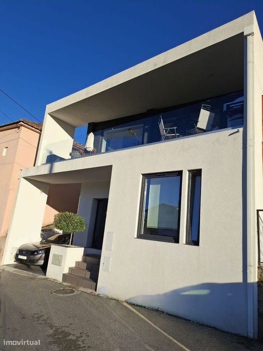 Moradia T3 com terraço e varanda em Vila Real