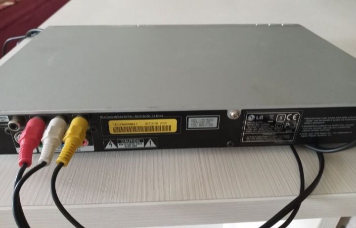 DVD плеєр LG DS564X