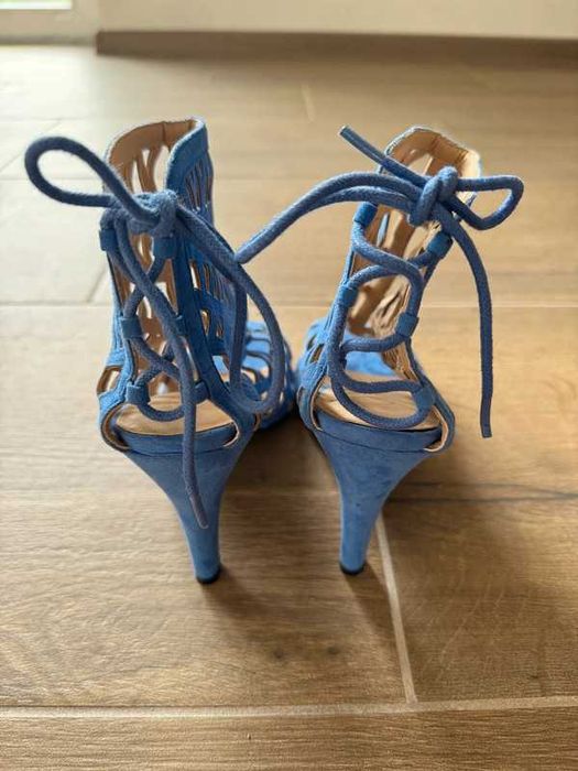 Buty damskie na obcasie Sans Marque