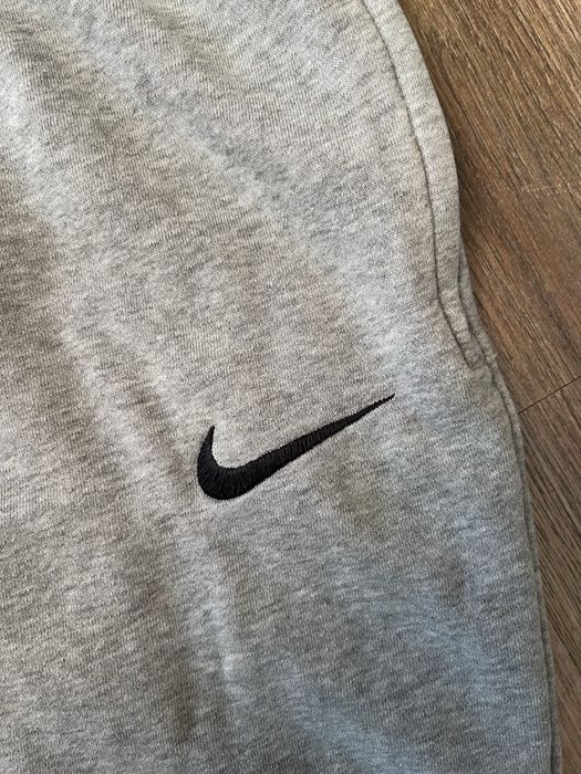 Сірі штани Nike спортивні Найк