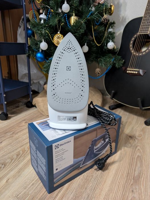 Праска Electrolux REFINE 600 E6SI1-2MN, 2400Вт, кераміка, з парою, нова