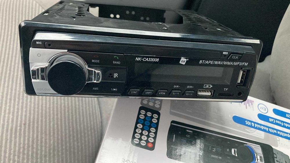 Radio para automóvel, com comando e Bluetooth