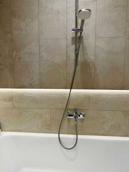 Продам чудову 2-кімнатну квартиру в ЖК Варшавський мікрорайон.