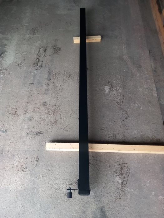 Słupek do bramy przesuwnej przelotowy