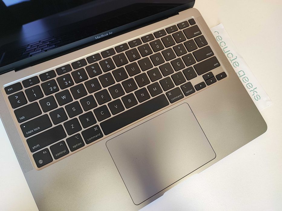 MacBook Air 2020 13.3" M1 8GB Ram 256GB SSD Prateado PT