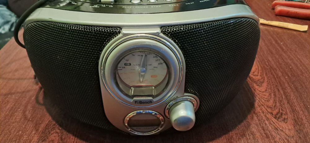 Radio bench radio