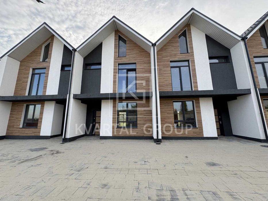 Продається дуплекс в Стоянці з готовими комунікаціями, ТОП локація!