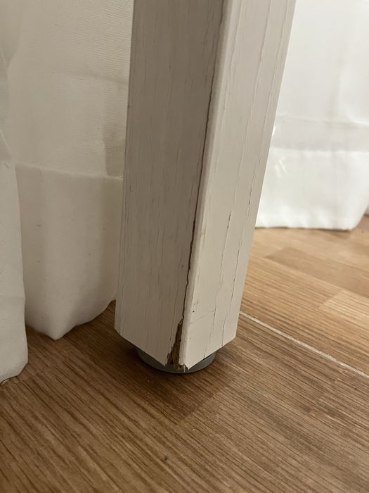 Mesa ikea extensivel com marcas de uso