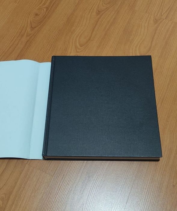 Livro "The bathroom book 2"