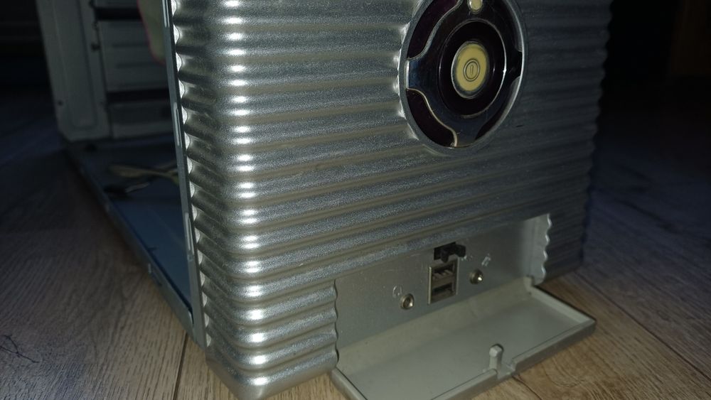 Obudowa od komputera ATX - z napędem DVD i nagrywarką