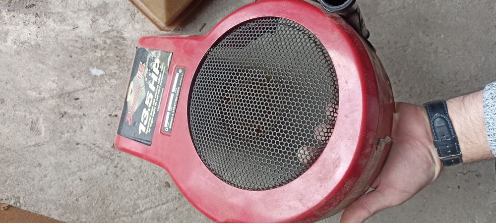 Silnik Briggs stratton 13.5 HP części , koło