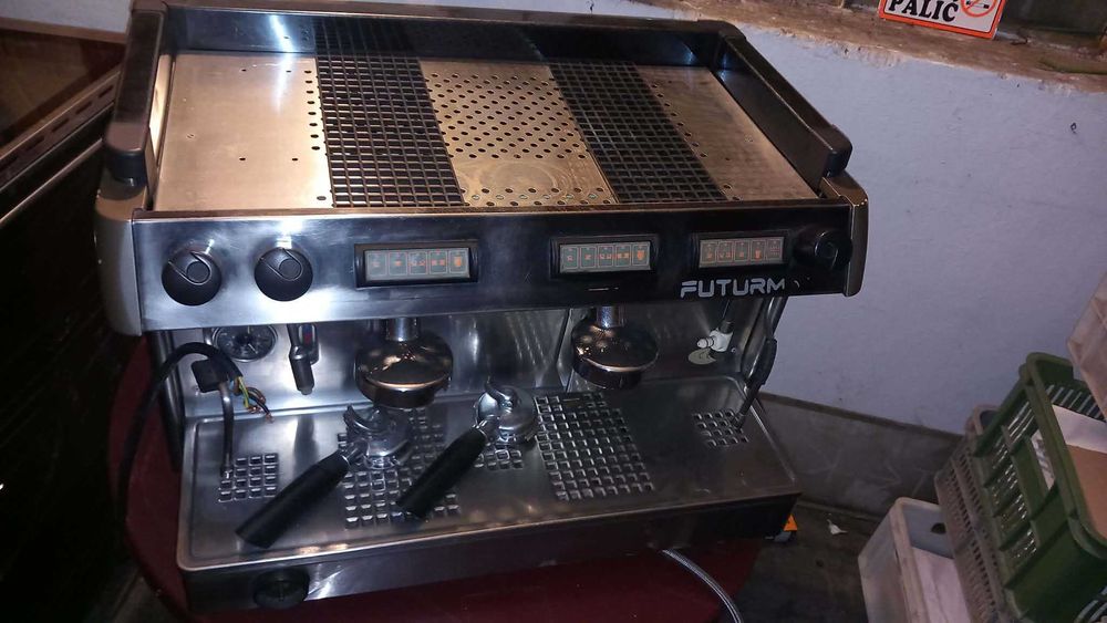 Express do kawy z młynkiem.