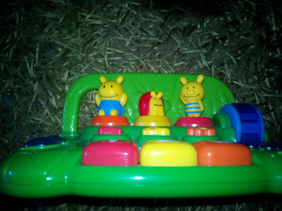 Piano com som e luz em otimas condições