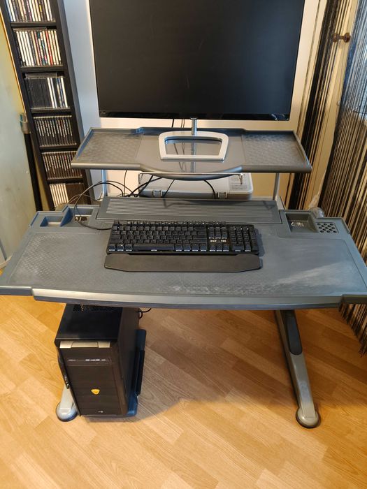 Biurko komputerowe