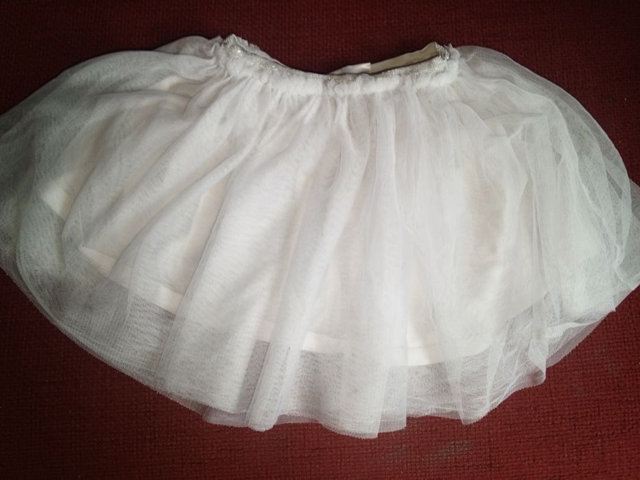 Biała spódniczka