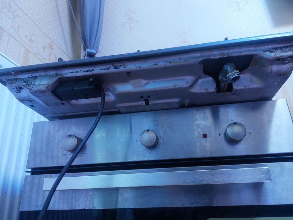 Продам газову поверхню ARISTON