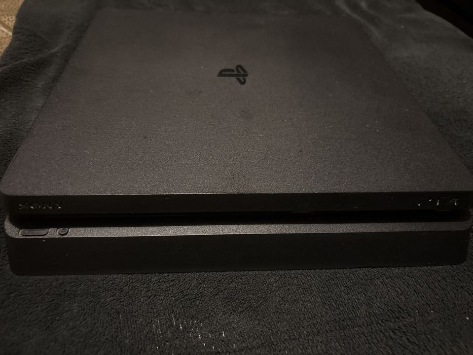 Consola PS4 Slim 1TB  + Cabos