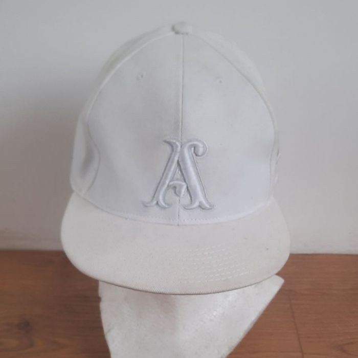 Czapka z daszkiem akauniq