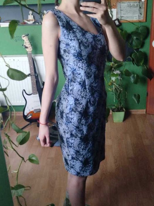 Niebieska sukienka