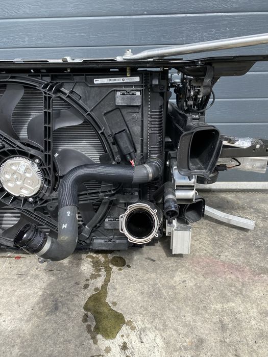 Установлчная панель телевизор комплект BMW G22