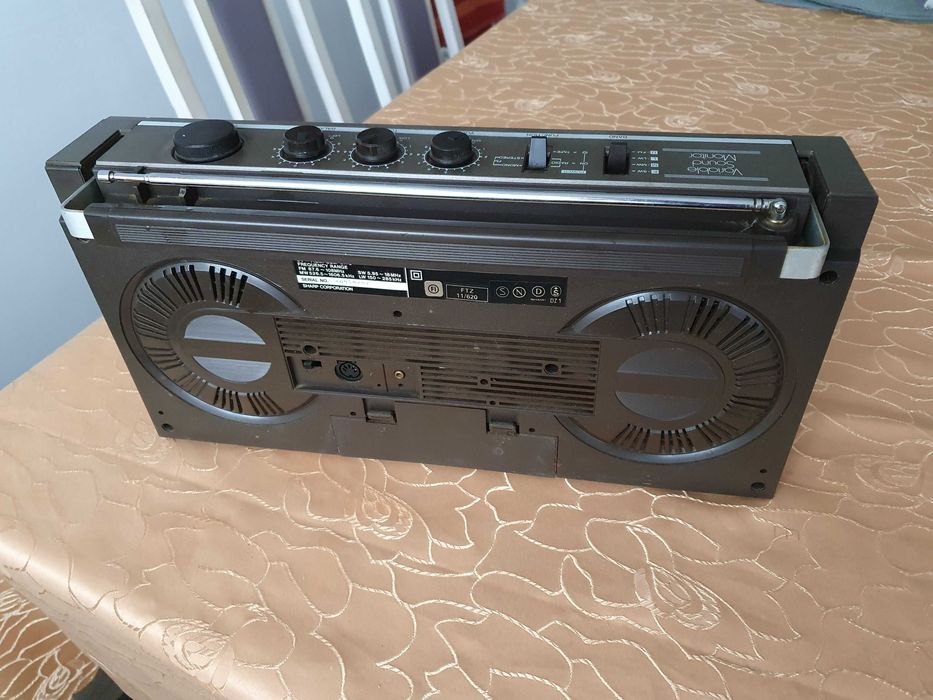 Stary zabytkowy radiomagnetofon Sharp Gf-4343 boombox vintage