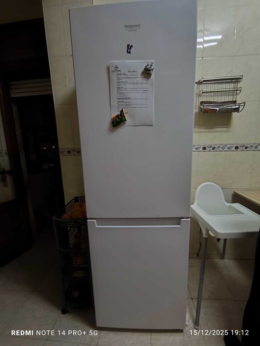 Frigorífico semi usado, como novo, funcionando perfeitamente