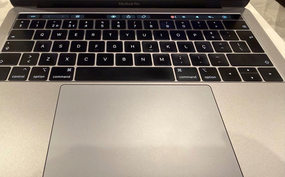 MacBook Pro 13 2018 i5 16GB 500GB Touch Bar como novo