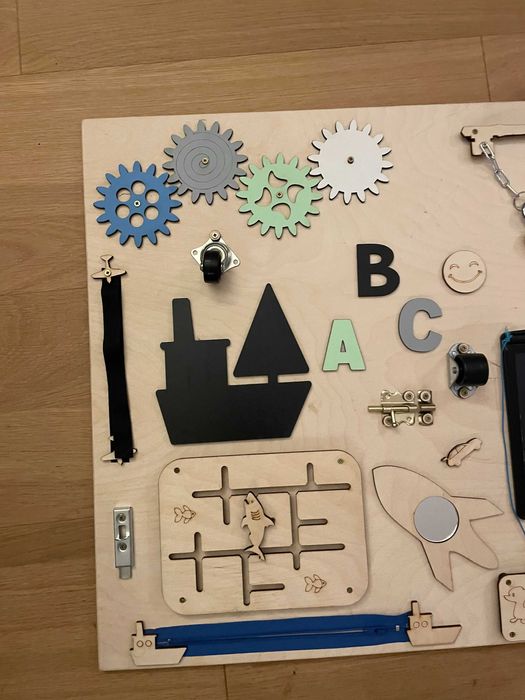 Drewniana tablica manipulacyjna