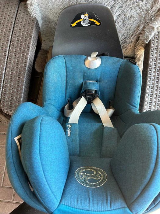Fotelik samochodowy Cybex Sirona z obrotową bazą Cybex Base Z