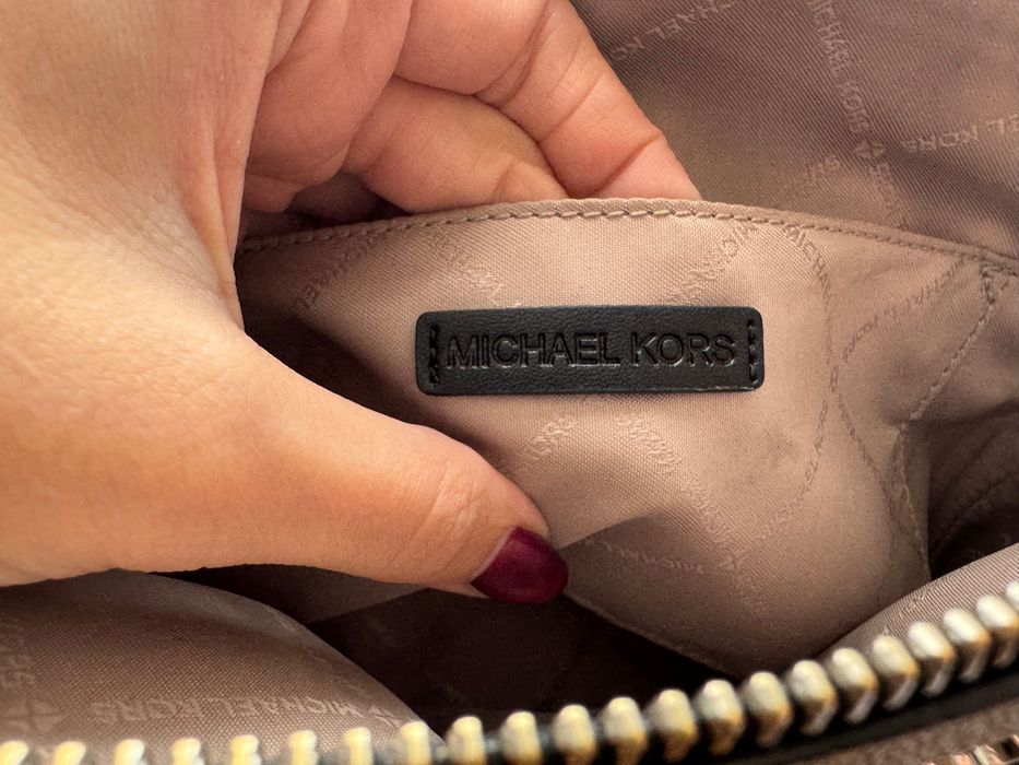 Сумка Michael Kors Jet Set Travel Medium Dome Crossbody Bag