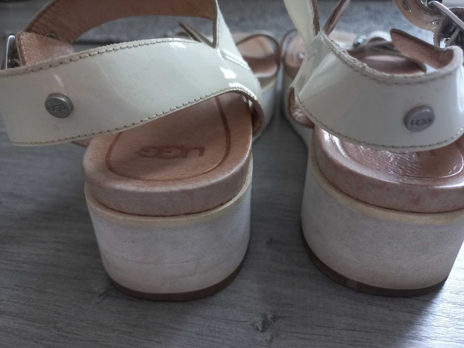 Sandálias como novas da UGG
