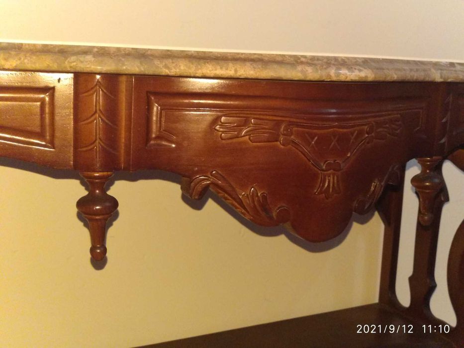 Consola em madeira com tampo de mármore