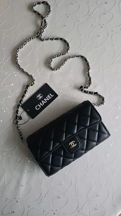 Portfel damski na łańcuszku