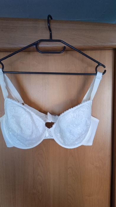 Biustonosz biały + GRATIS czarny z koronki.