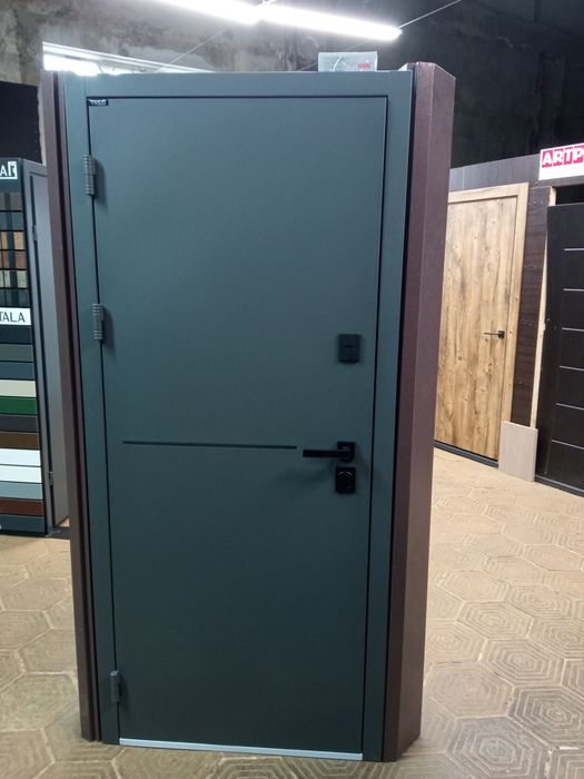 Двері вхідні Монтаж встановлення вхідних дверей Продаж