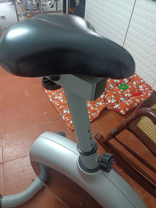 Sturdy stationary bicycle424884078422282241