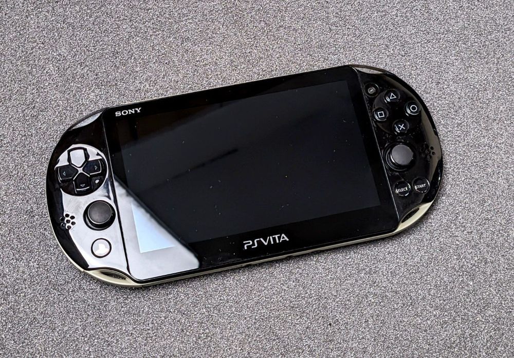 Читайте опис PS Vita 2000 16gb дефект