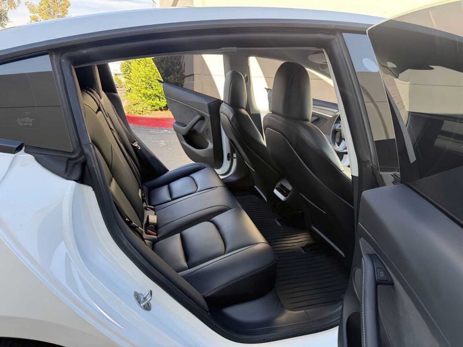 Tesla Model 3      2022